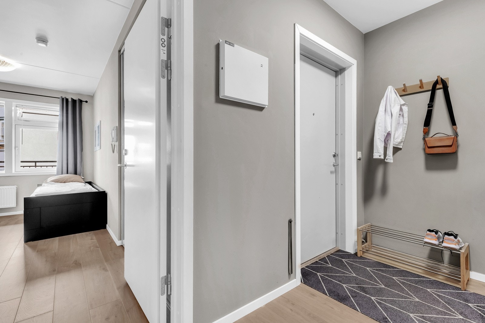 Ved entréen er inngangen til hybel-delen. Hele hybelen ble pusset opp i 2020. Galleribilde