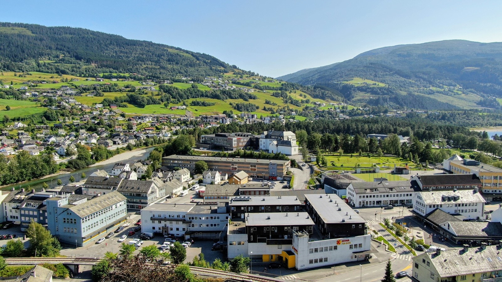Proaktiv Eiendomsmegling - Dronebilde tatt over tomten, ikke usikt fra tomten Galleribilde