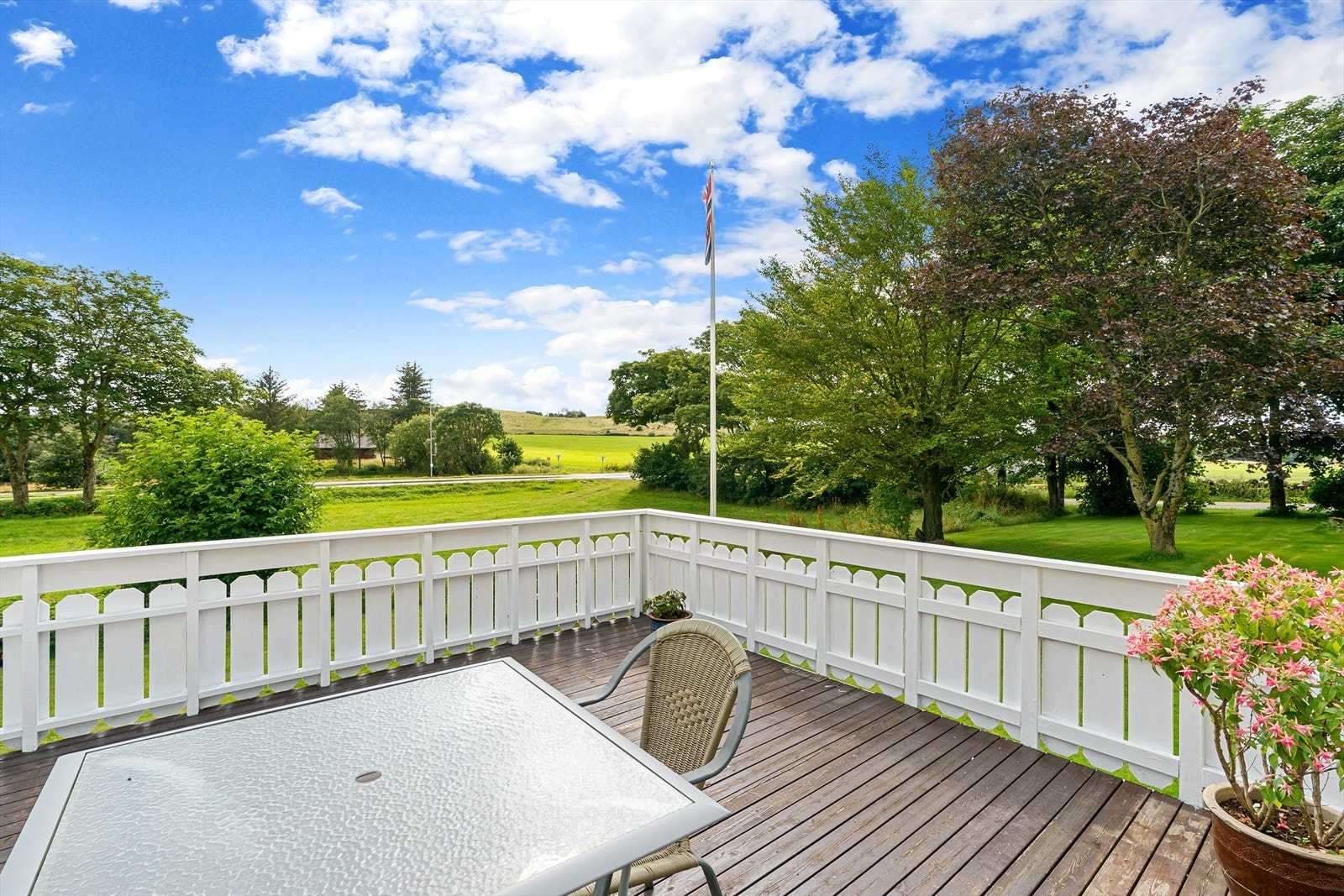 En eiendom i landlige omgivelser, med fri utsikt og gode solforhold Galleribilde