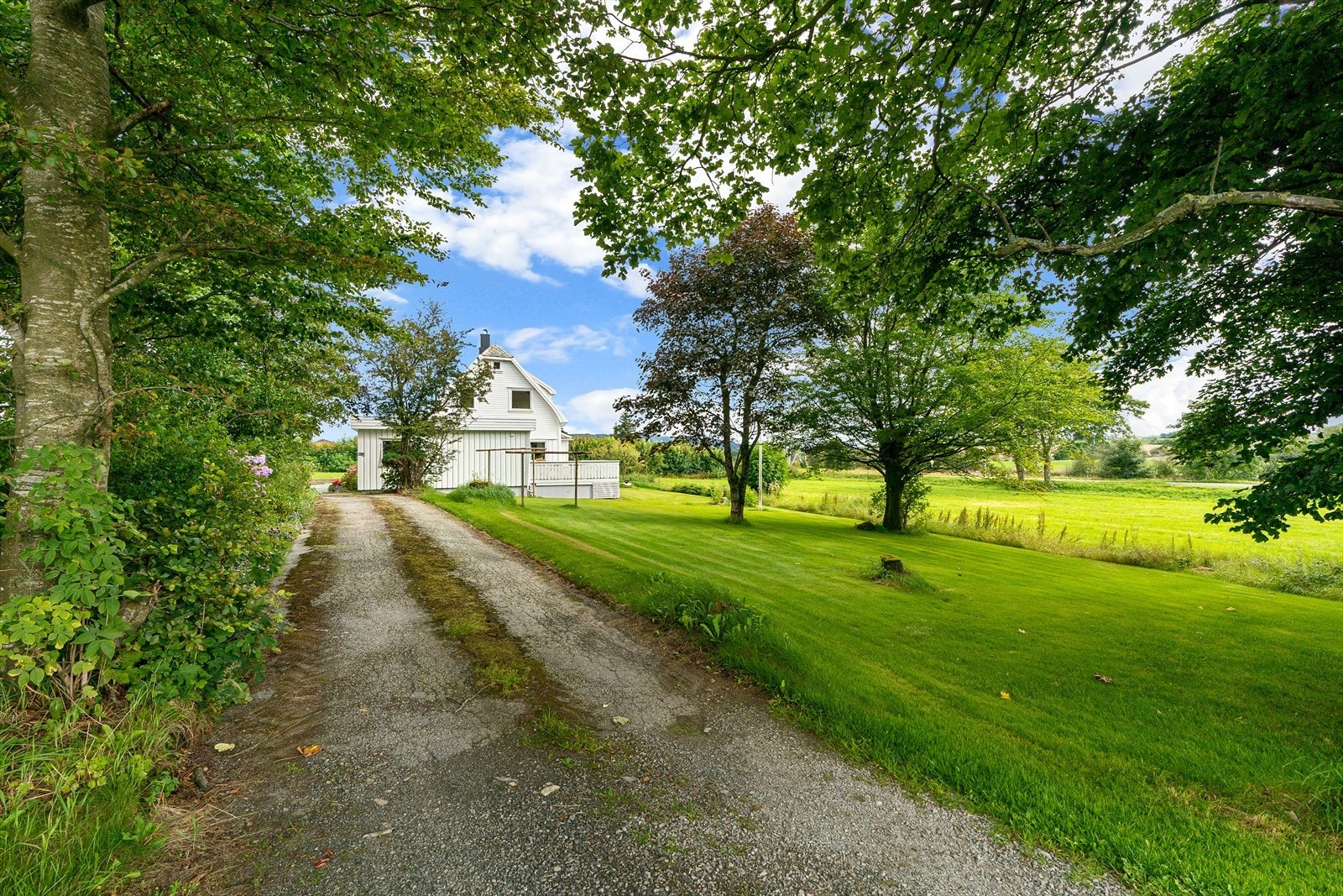 Eiendommen har en flott og landlig beliggenhet på Anda, en høyde midt mellom Klepp senturm og Klepp Stasjon Galleribilde
