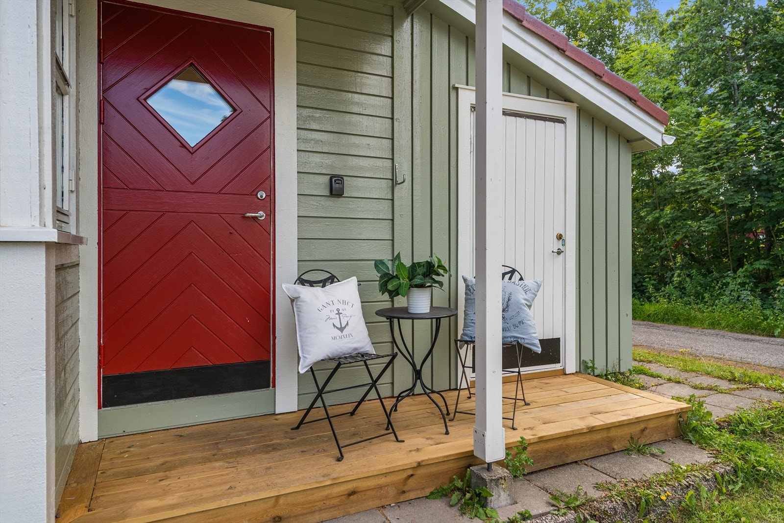 Uteplass ved inngangsparti Galleribilde