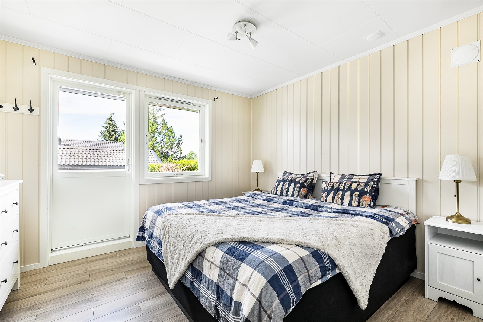 Dette soverommet har utgang til terrassen og utgjør således et naturlig hovedsoverom. Galleribilde