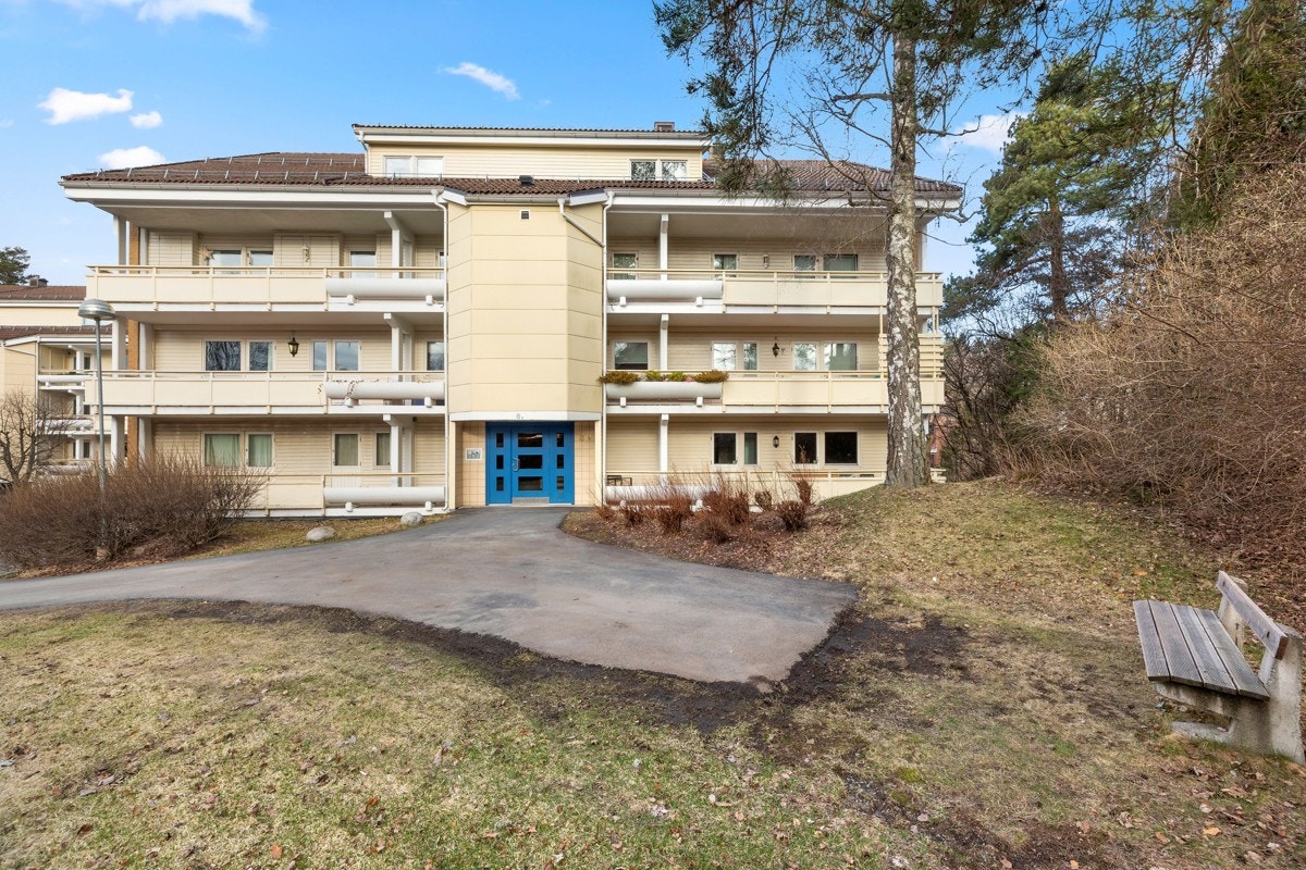 Fellesarealene er pent opparbeidet med flotte grøntarealer, prydbusker og internveier. Galleribilde