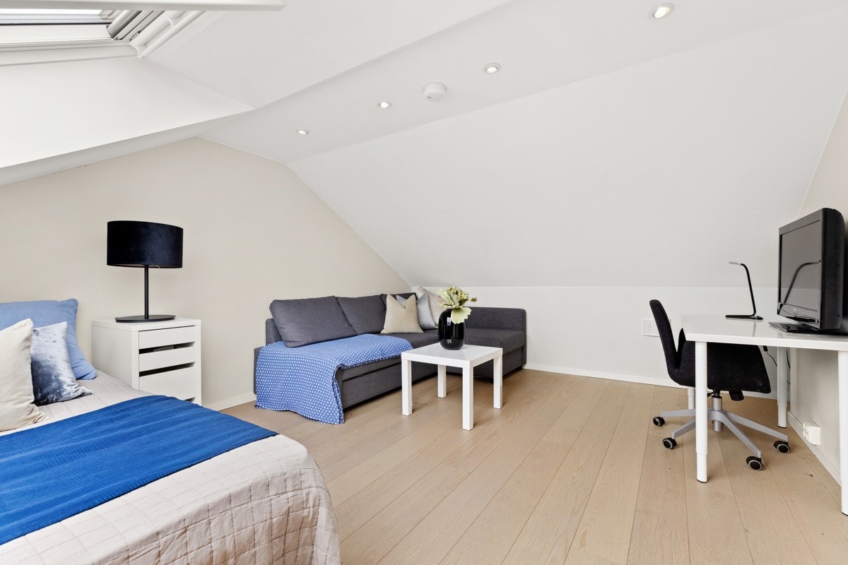 Soverommet egner seg ypperlig som en ekstra stue eller hjemmekontor. Galleribilde