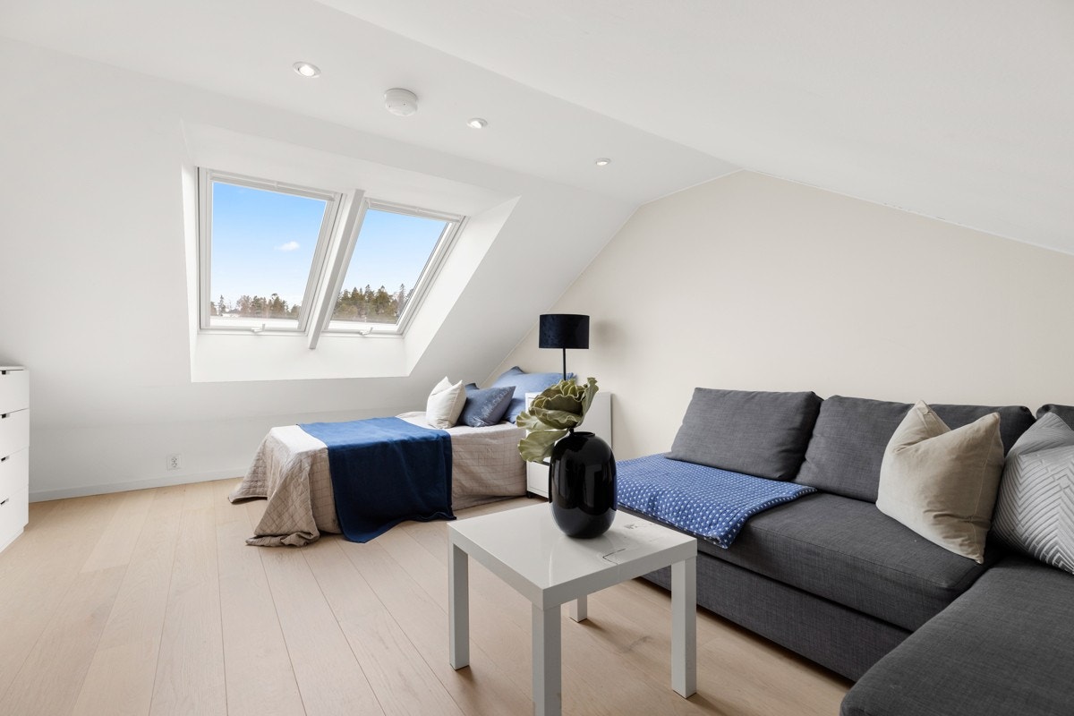 Stort soverom i loftstetasje. Galleribilde