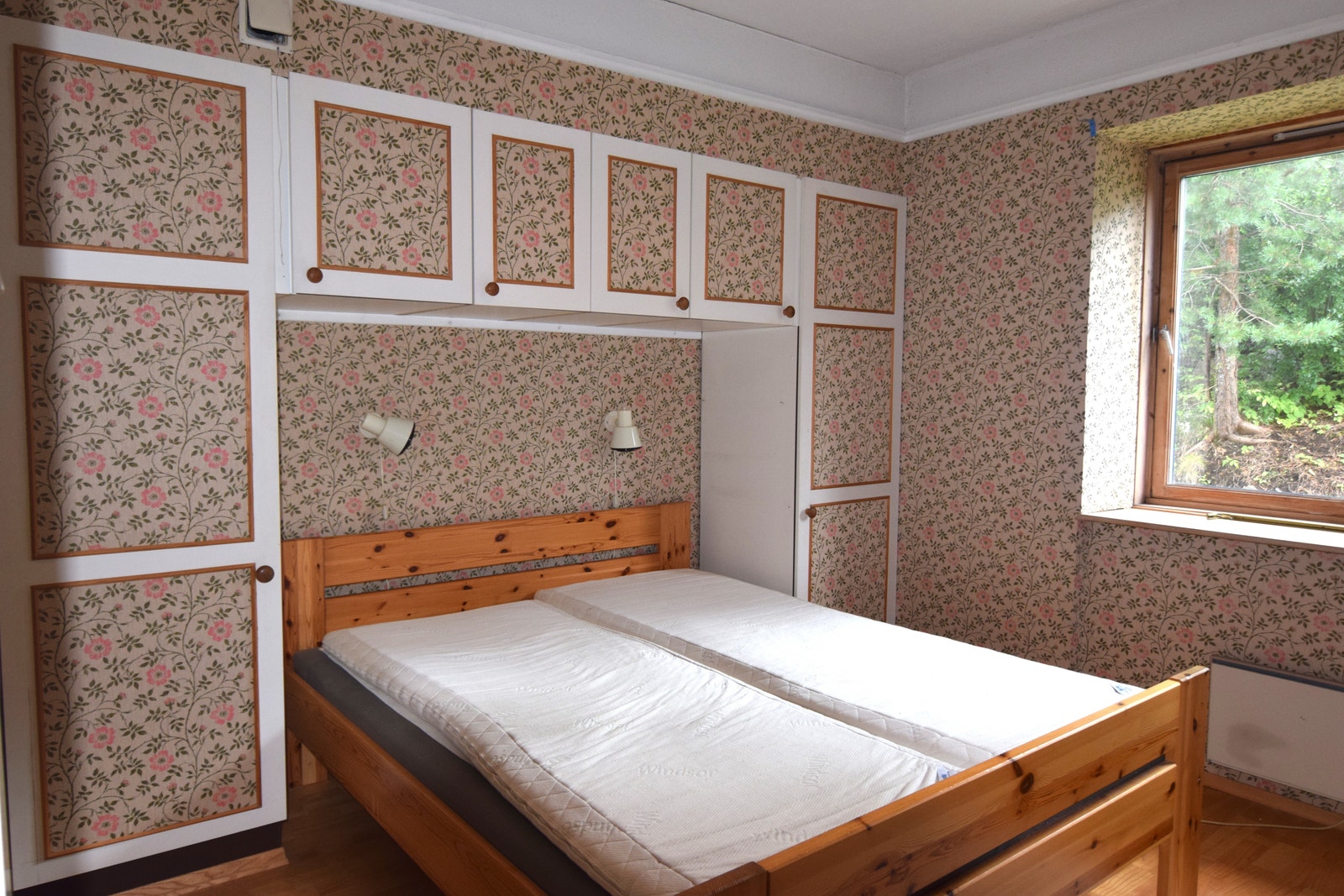 Soverom med skyvedørsgarderobe 1 etg. Galleribilde