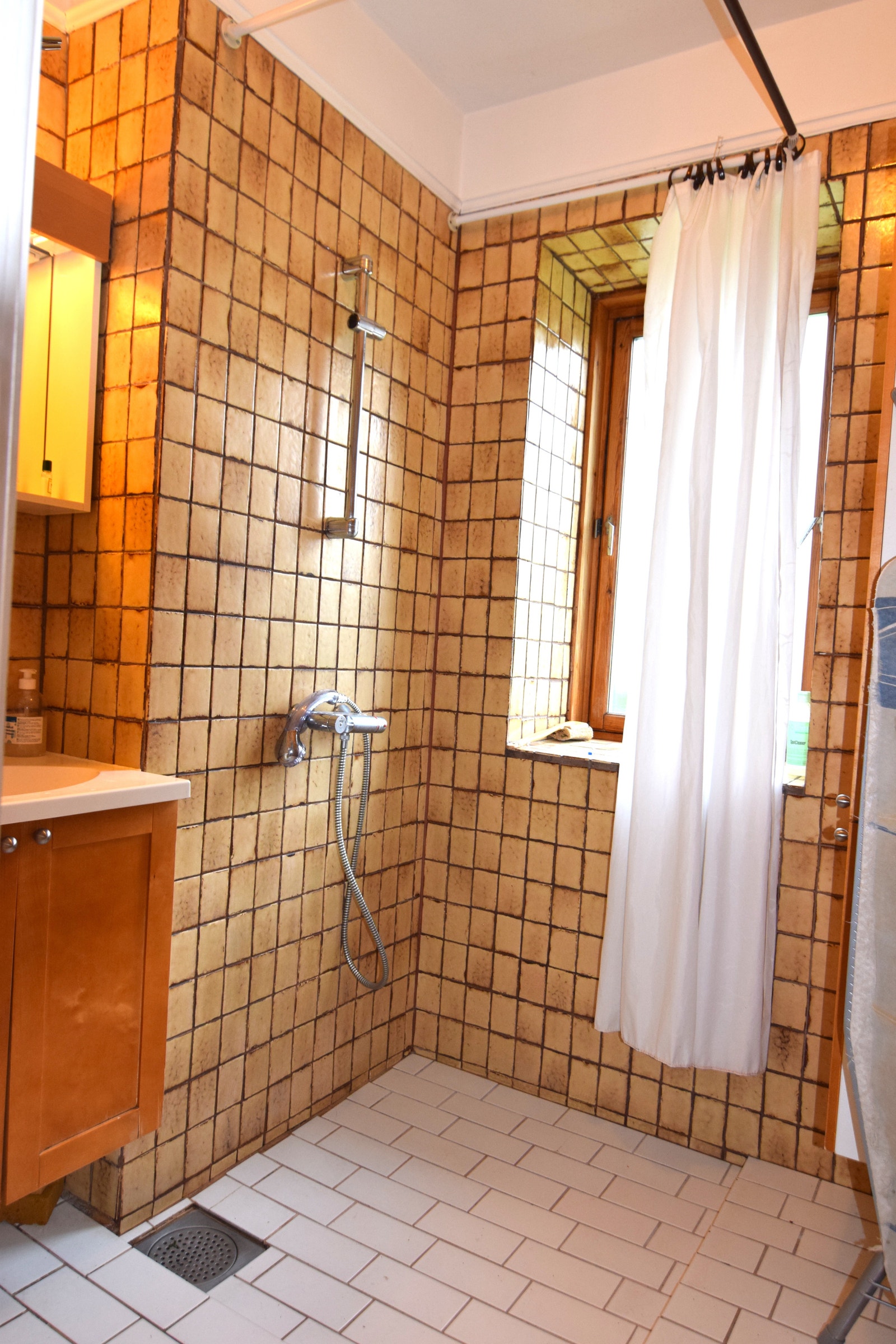 Bad med dusjhjørne 1 etg. Galleribilde