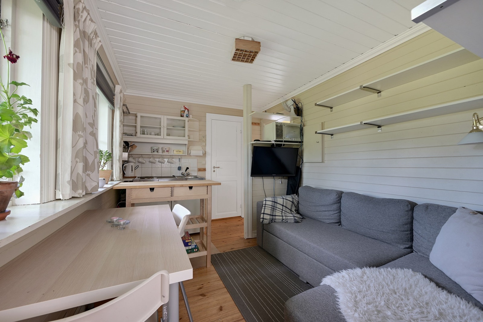 Stue/kjøkkenkrok i garasjedel Galleribilde