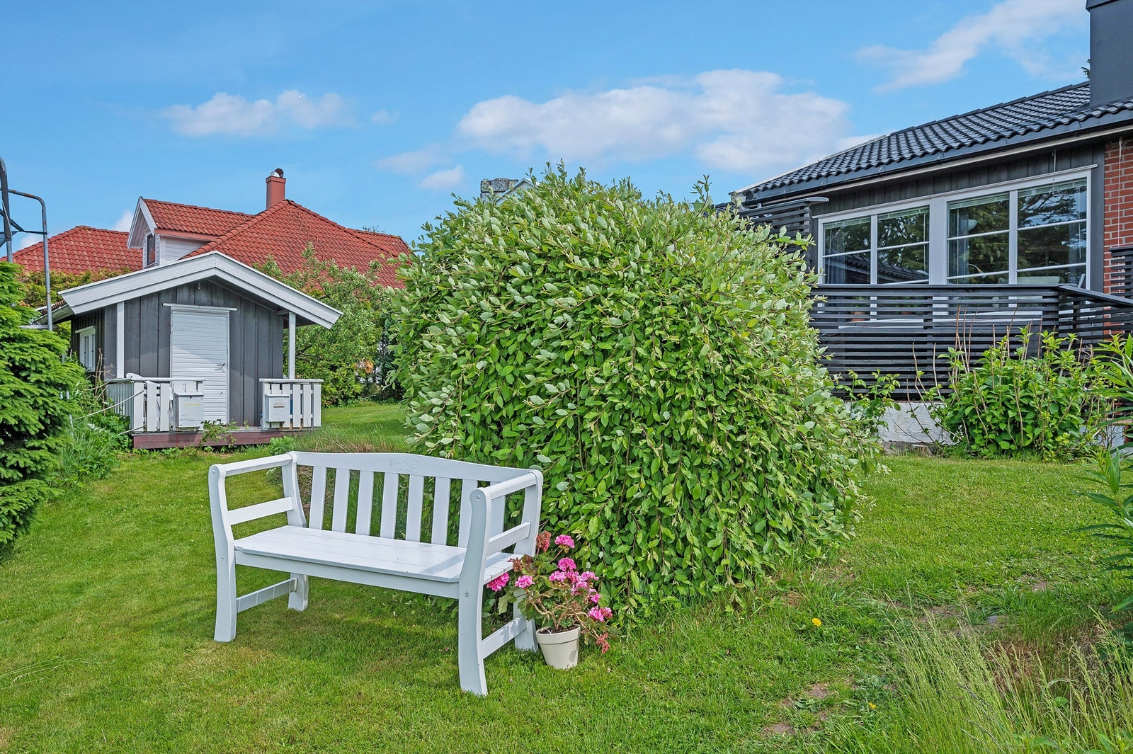 Hage og "lekestue" Galleribilde