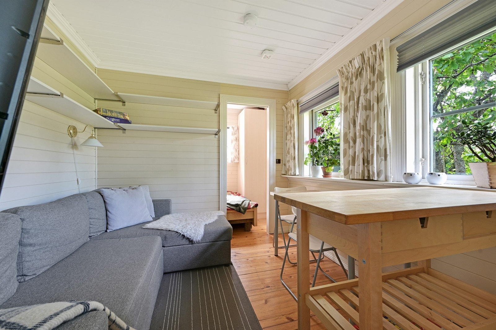 Stue/kjøkkenkrok i garasjedel Galleribilde