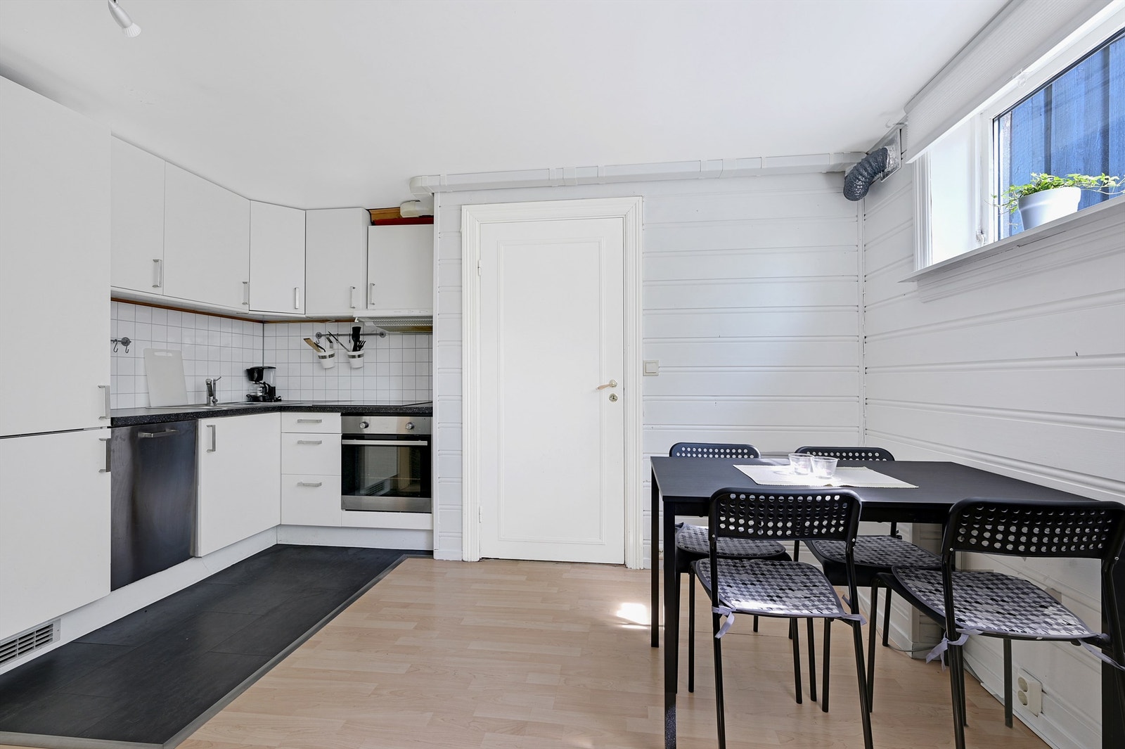 Stue-/kjøkken kjellerdel Galleribilde