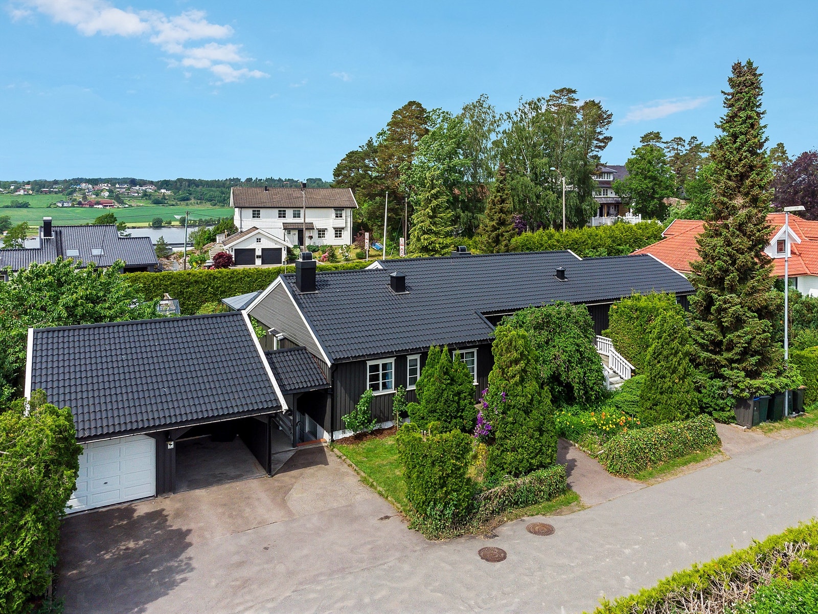Parkering i garasje, carport og på egen gårdsplass Galleribilde