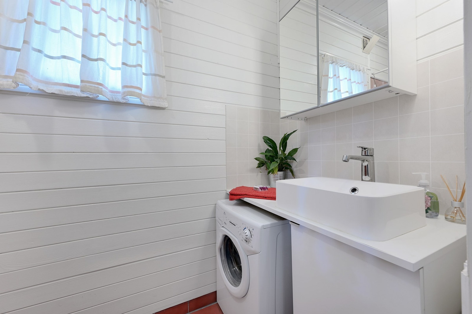 Bad i garasjedel Galleribilde