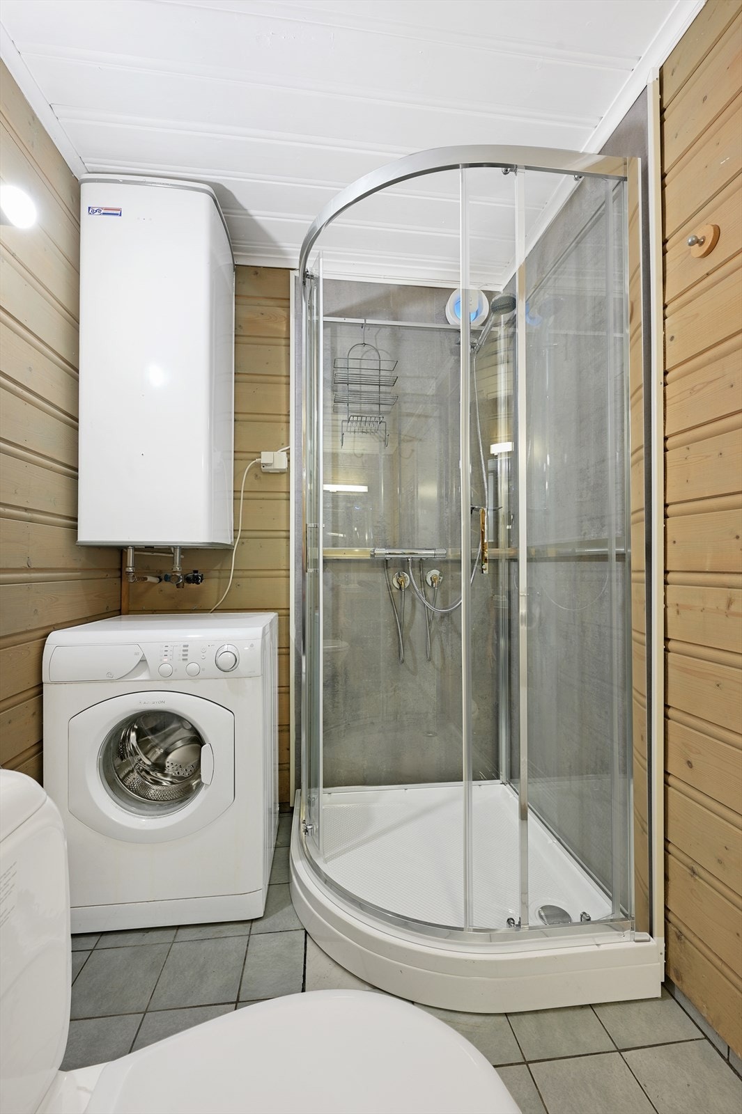 Bad i kjellerdel Galleribilde