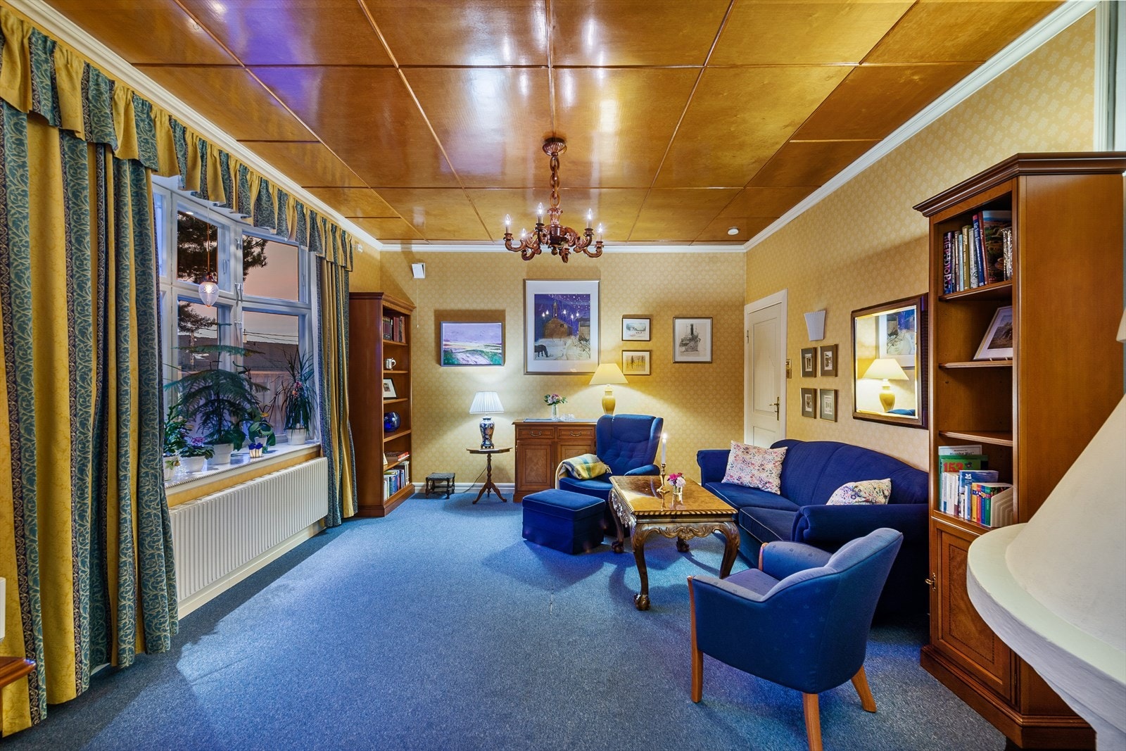 Boligen har store vindusflater og en generøs takhøyde. Galleribilde