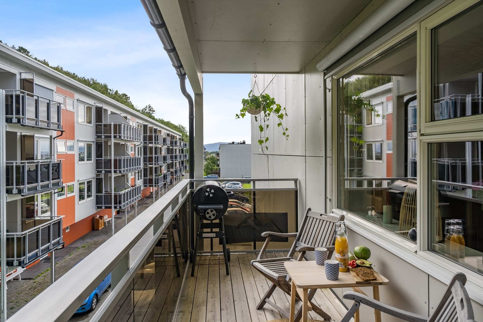 Koselig balkong med formiddagssol Galleribilde