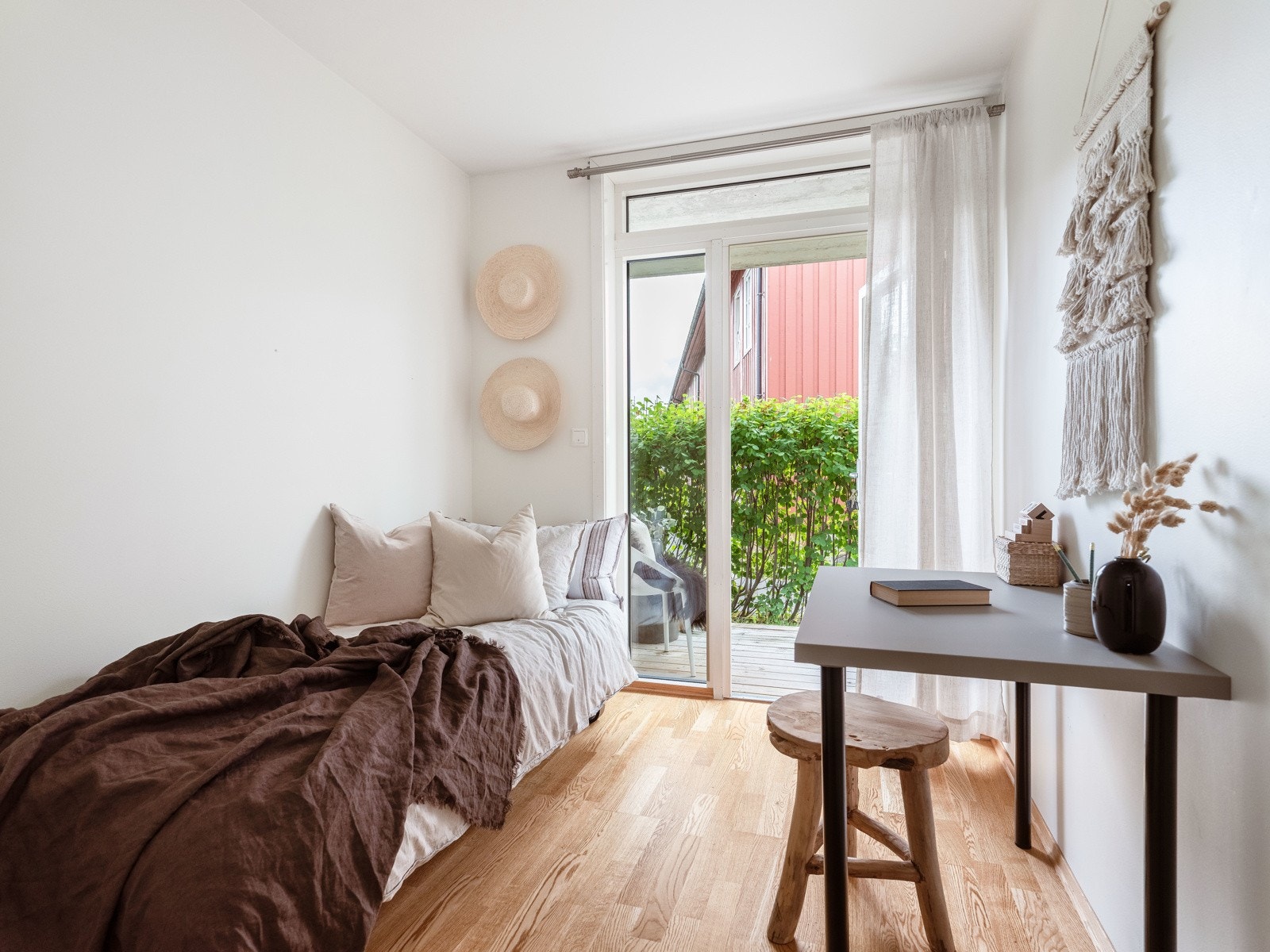 Begge soverommene vender mot den rolige bakgården. Galleribilde