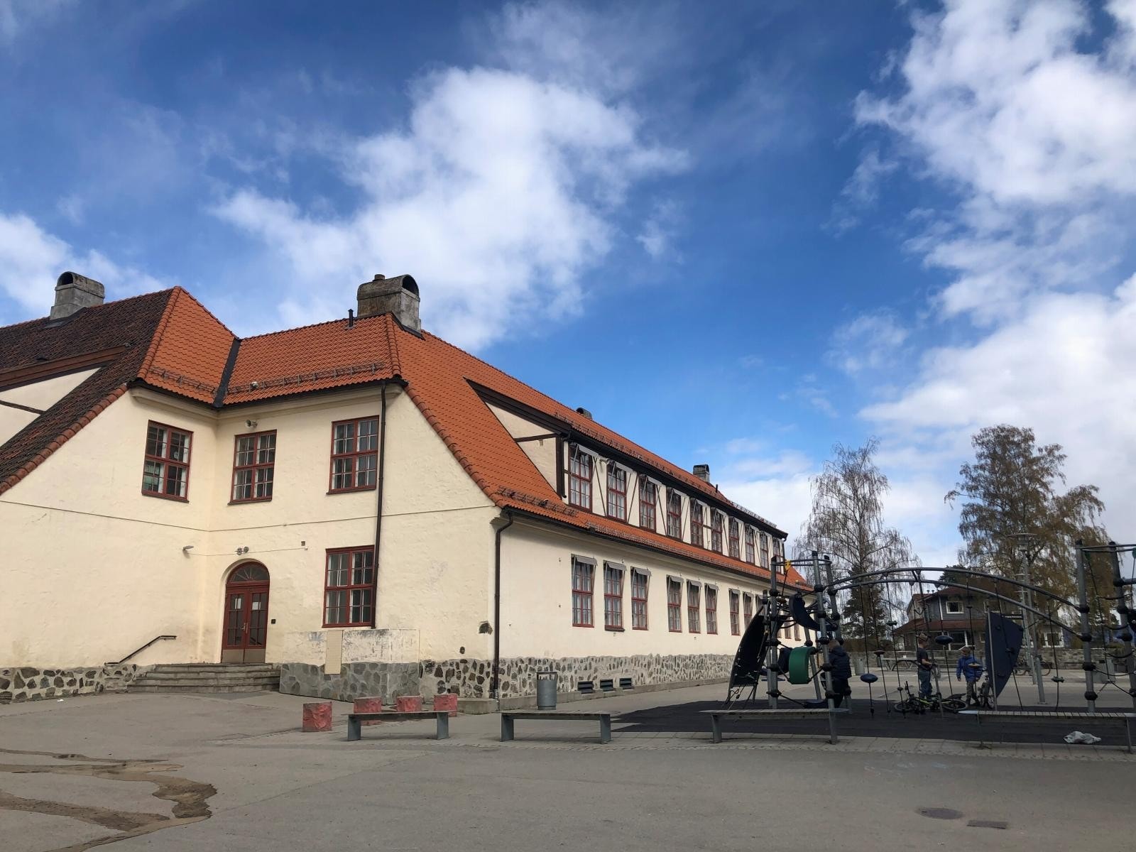 Fra boligen er det kort vei til blant annet Bestum barneskole (12 min) og ca. 24 min gange til Øraker ungdomsskole. Galleribilde