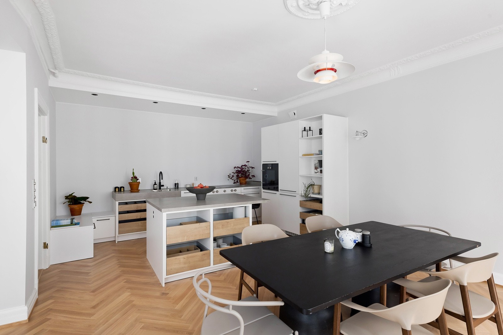 Kjøkkenet fra SieMatic er nærmest uimotståelig for den kulinariske, og utsøkte retter kan tilberedes i stilfulle omgivelser. Galleribilde