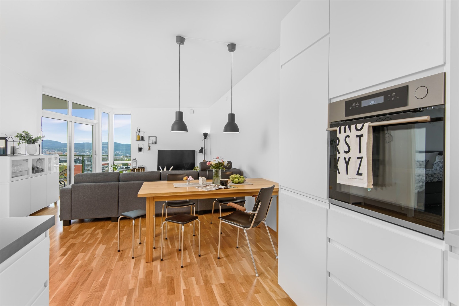 God plass til stor spisestue. Galleribilde