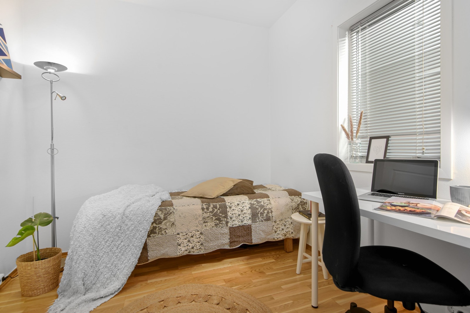 Soverom 2 er på ca . 7 kvm. Galleribilde