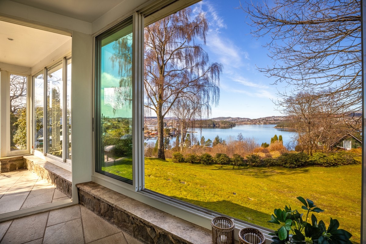 Vinterhage hvor vinduene kan skyves til side. Galleribilde