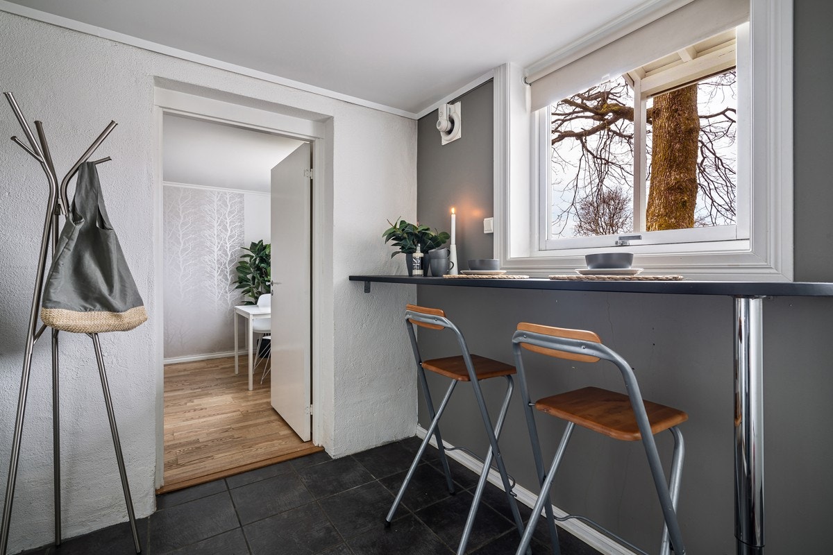 Barløsning på kjøkken som lar selv leietager nyte utsikten. Galleribilde