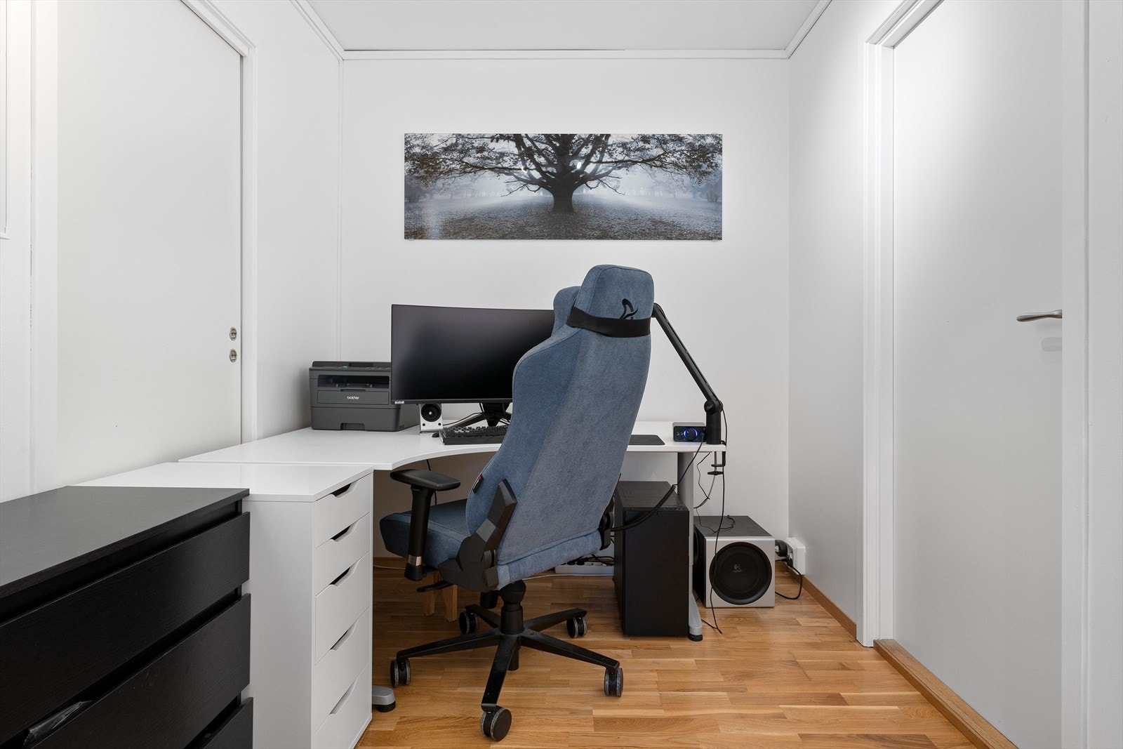 Praktisk løsning - kan brukes som kontor eller walk-in-closet Galleribilde