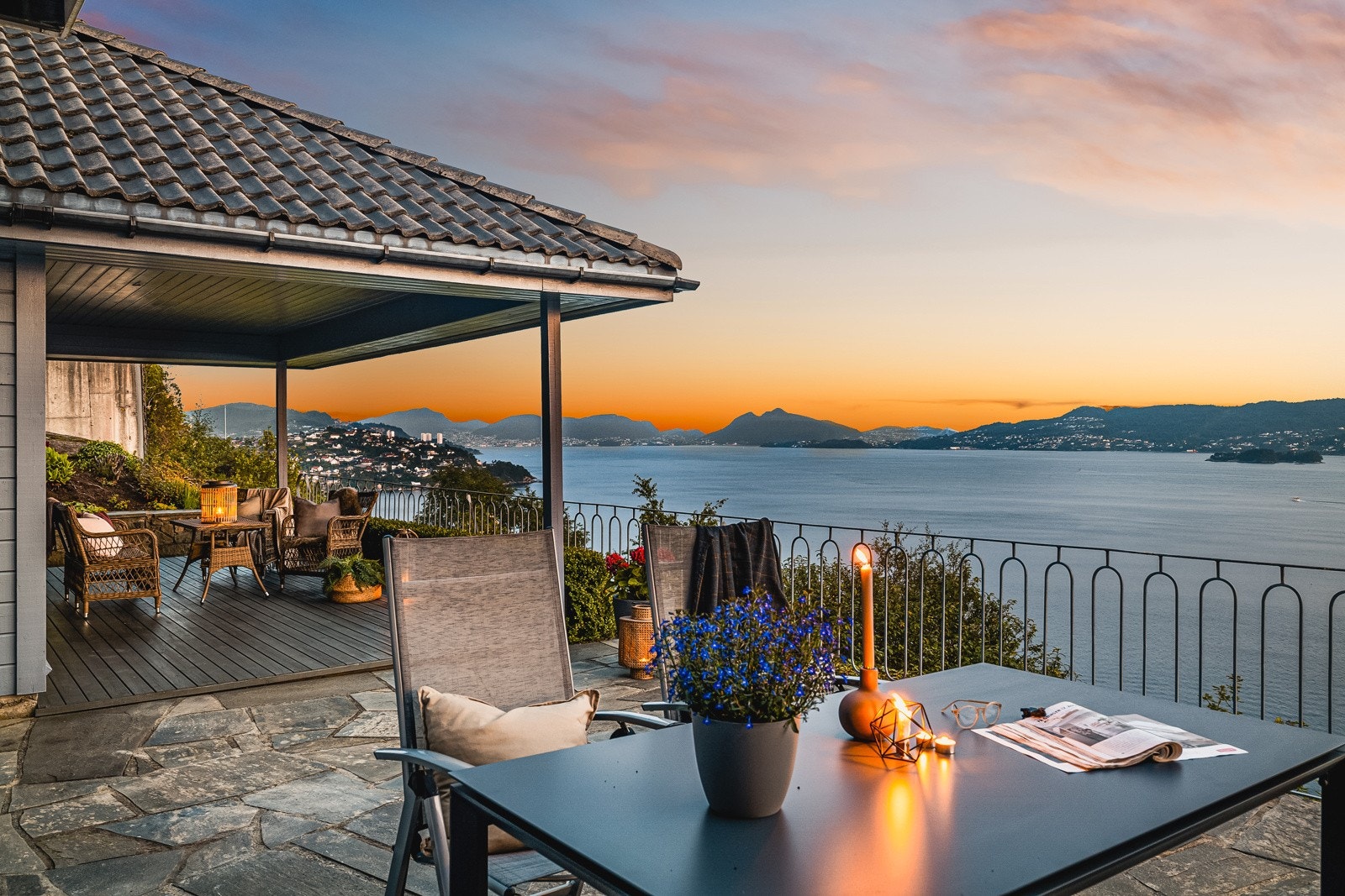 Utgang fra hallen til uteområdet. Galleribilde