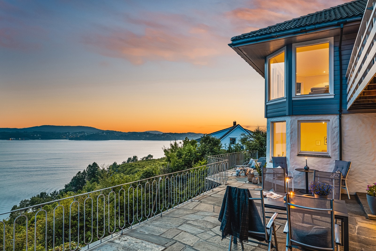 Boligen er beliggende med panoramautsikt over Byfjorden! Galleribilde