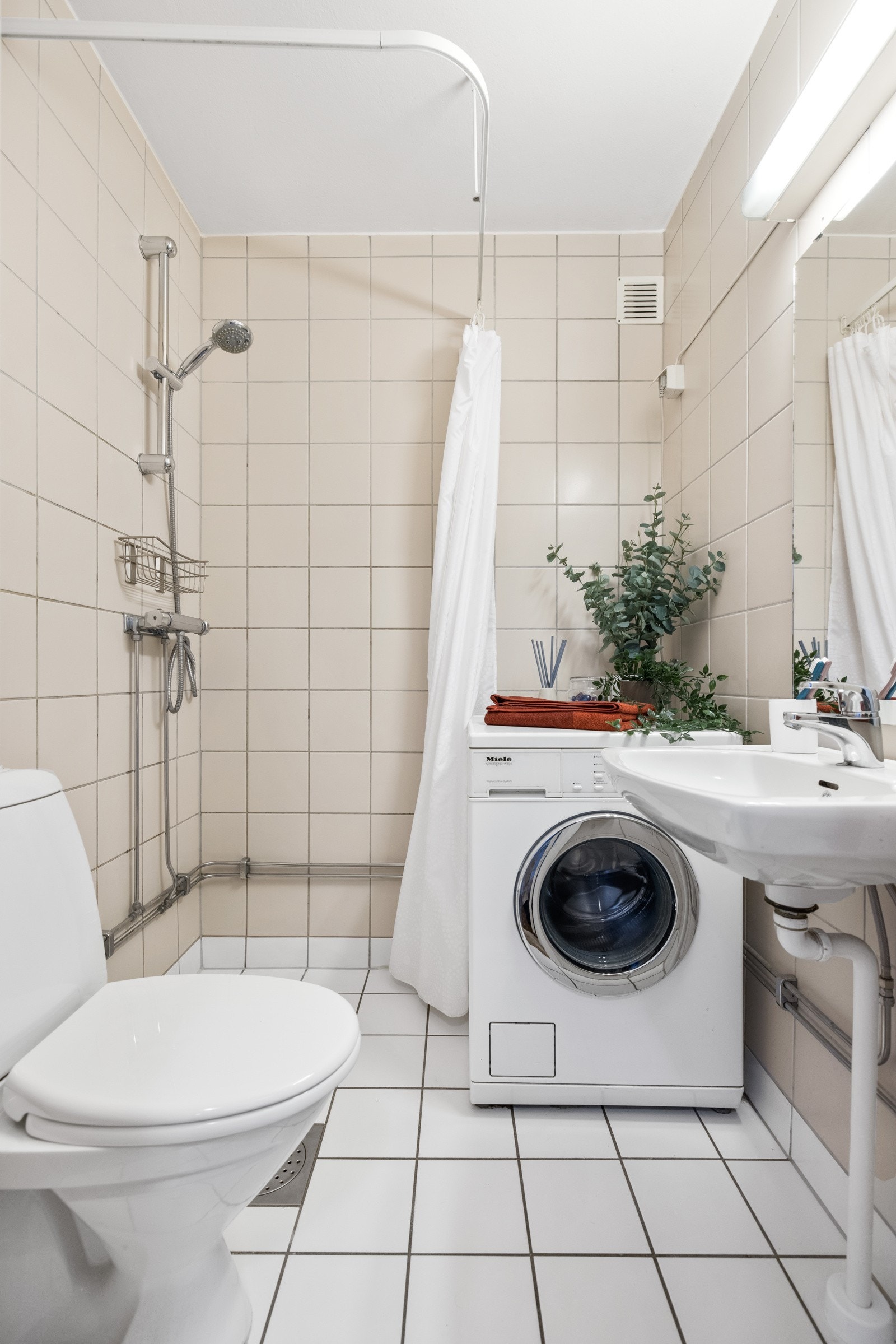 Delikat bad med gulvvarme Galleribilde