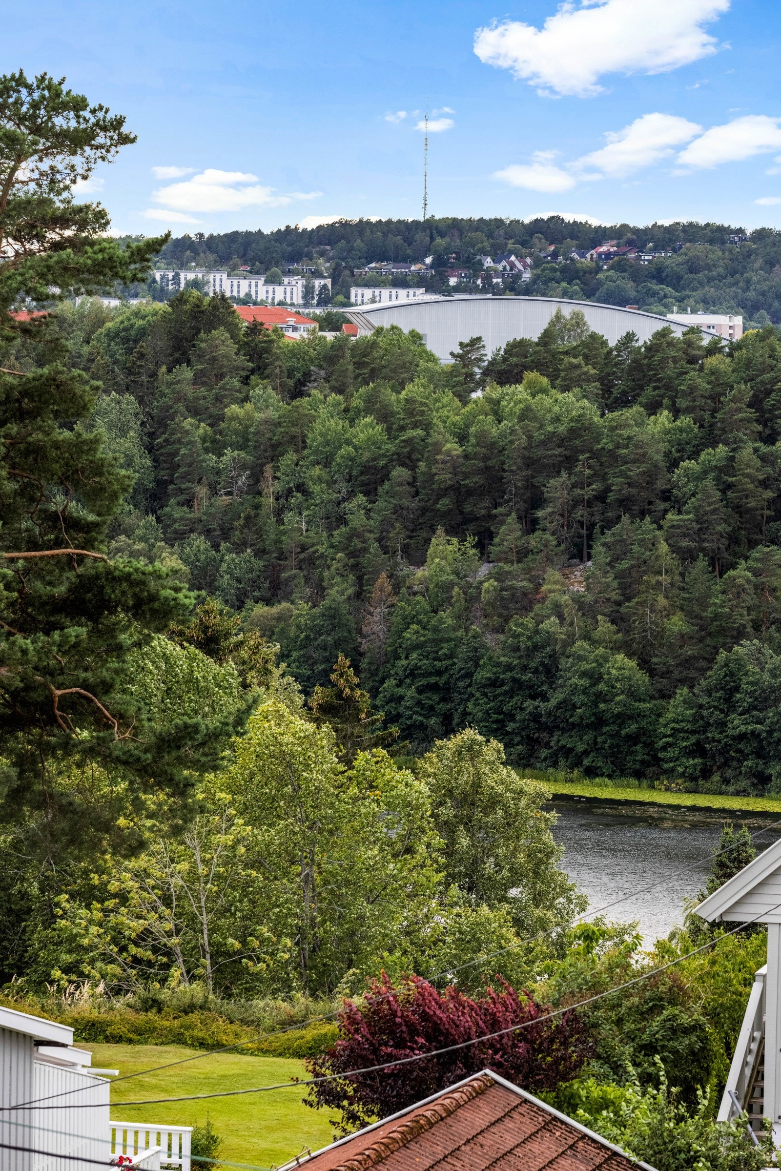 I tillegg har du sjøgløtt av Østensjøvannet Galleribilde