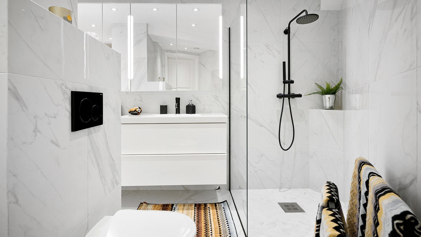 Leiligheten har et meget delikat baderom som ble modernisert i 2020. Galleribilde