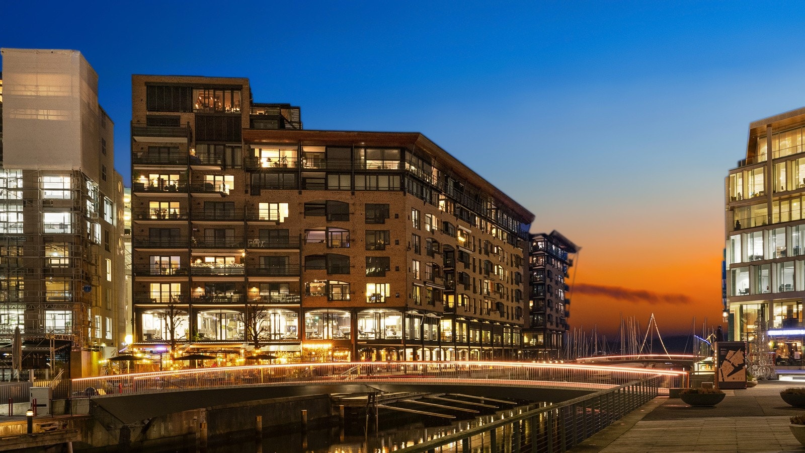 Med den sentrale beliggenheten på Aker Brygge har du et utvalg av fasiliteter de fleste bare kan drømme om. Galleribilde