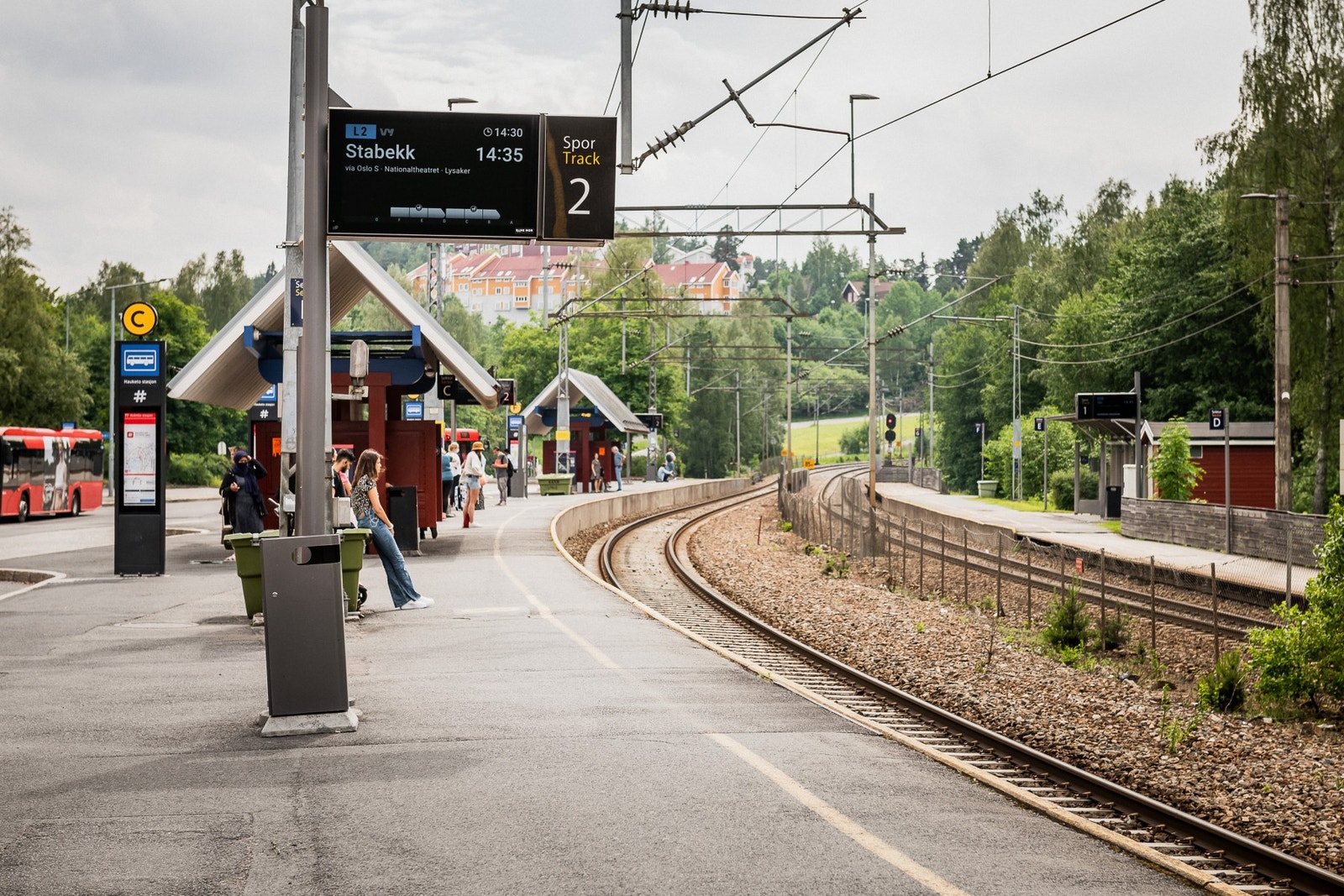 Kort vei til togstasjon og buss. Galleribilde