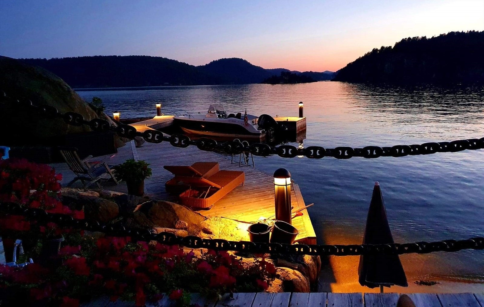 Velplassert utebelysningen setter stemningen når solen går ned, og inviterer til uteliv langt inn i sene kveldstimer. Galleribilde