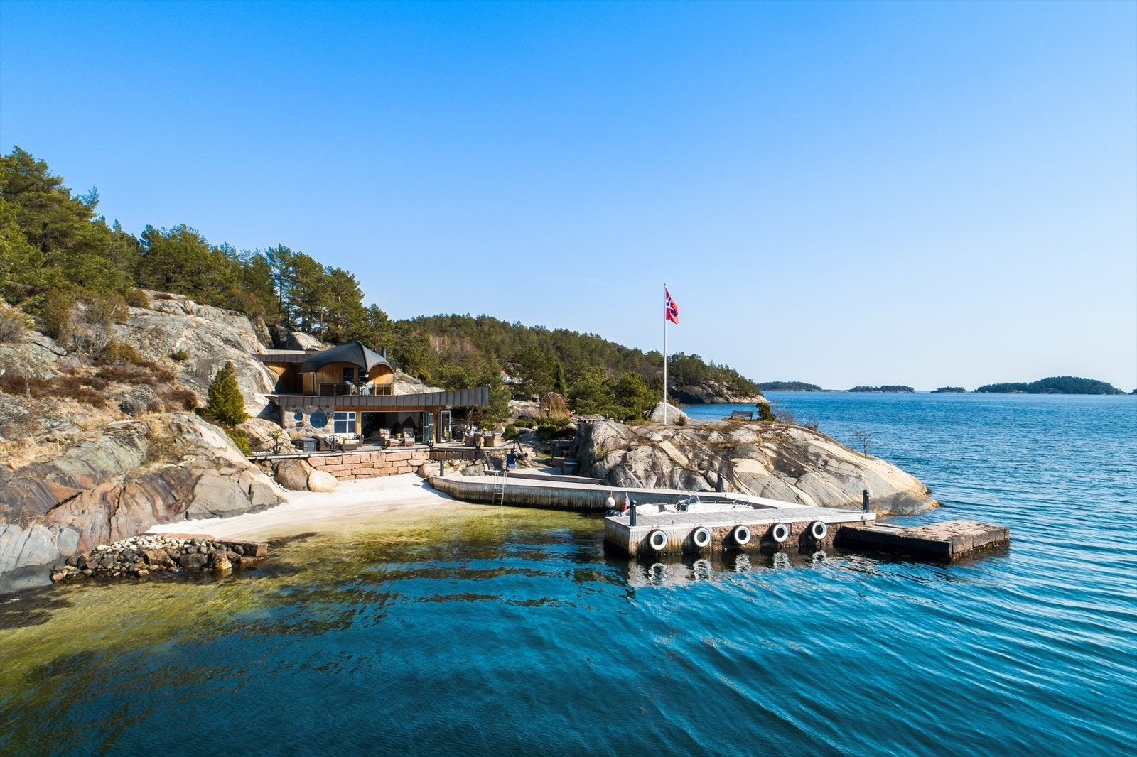 Velkommen til Solodden et ferieparadis av de sjeldne på Vestre Vågøy. Galleribilde