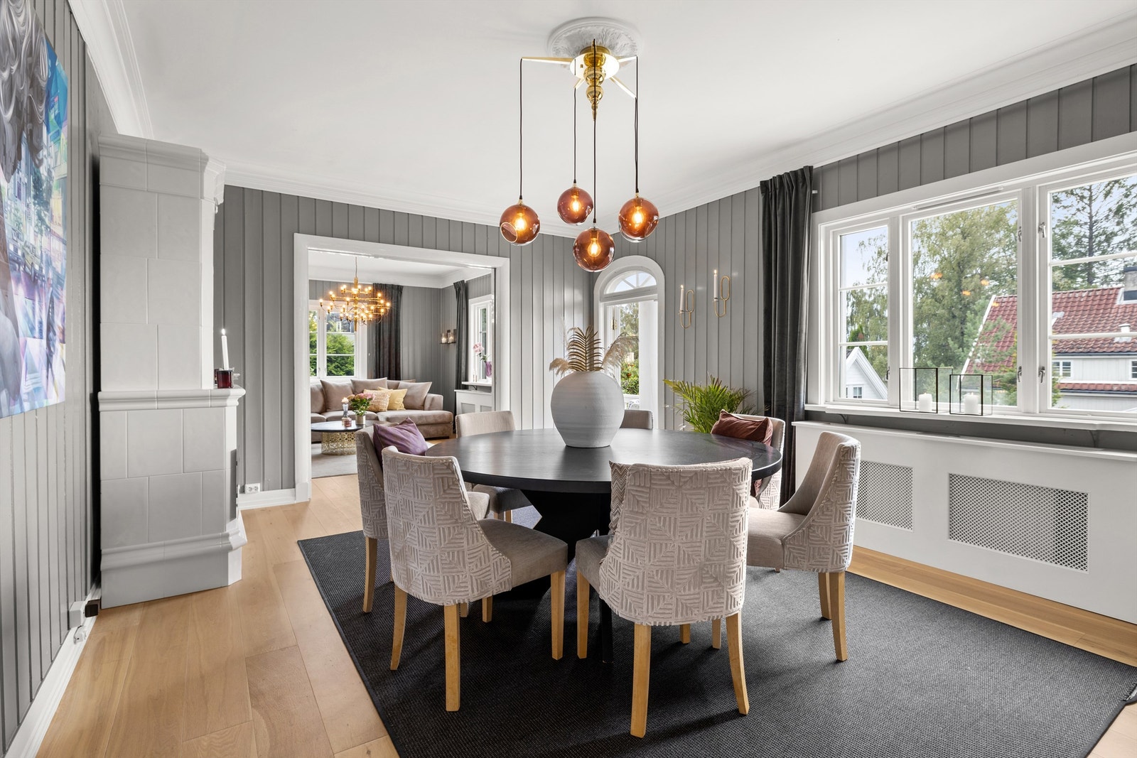 Spisestue med rosett i himling Galleribilde
