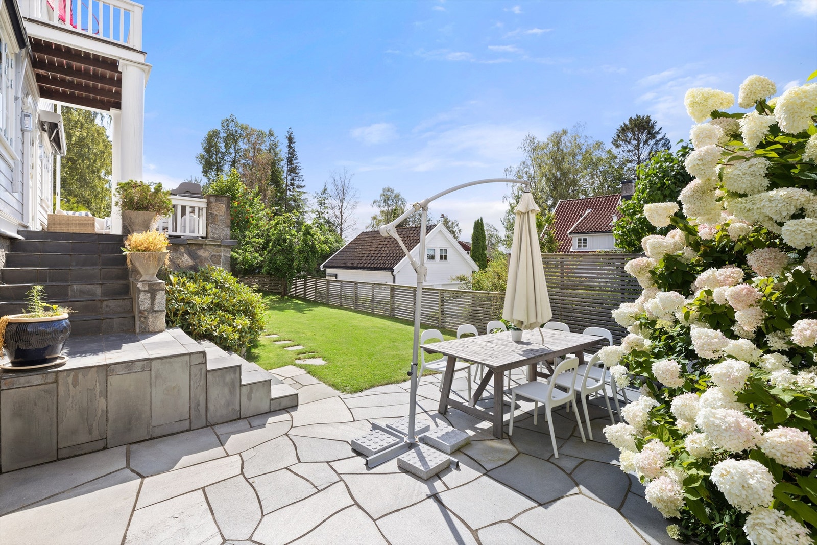 Skifer terrasse og hage Galleribilde