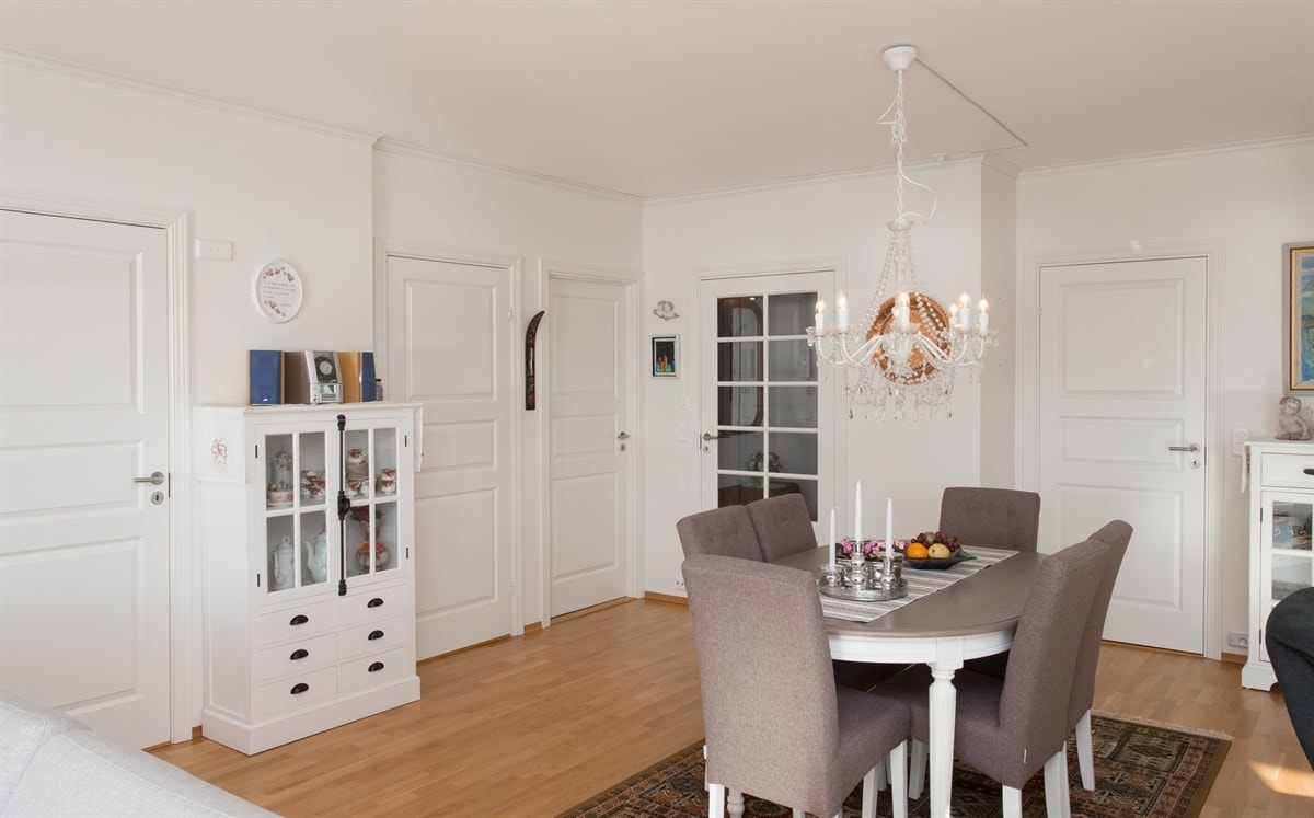 God plass til spisebord Galleribilde