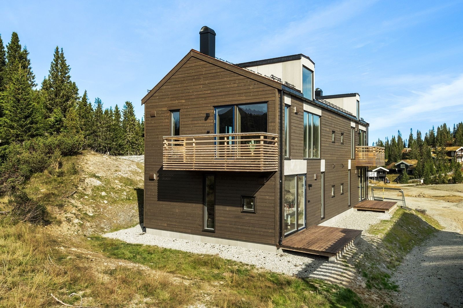 Leiligheten ligger innerst i tunet. Galleribilde