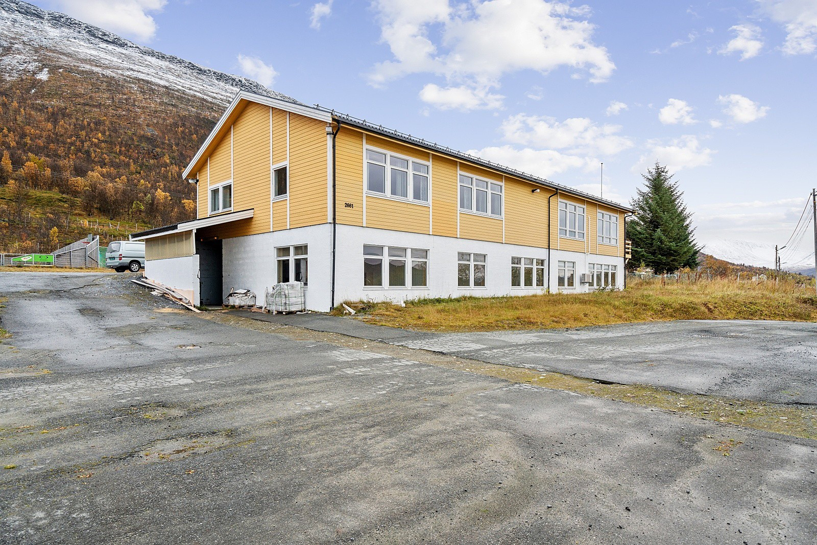 Asfaltert oppstillingsplasser for biler