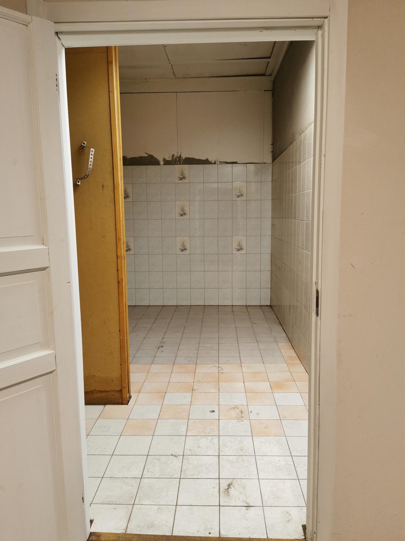 Inng 14, 223 kvm med direkte innkjøring, lagerrom, se neste bilde. Ledig april - 22. Galleribilde