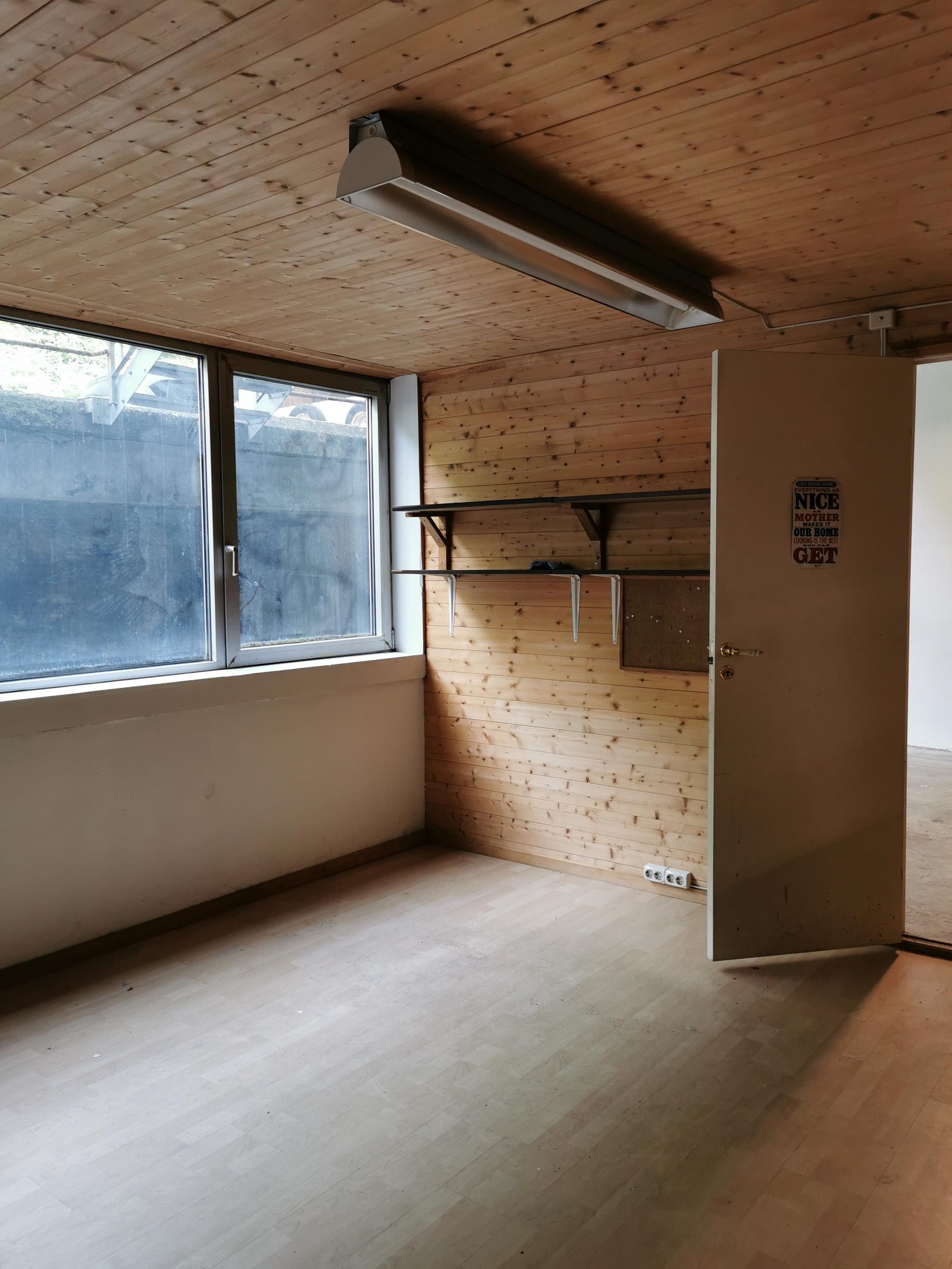 Inng 14, 223 kvm med direkte innkjøring, kontorrom, se 4 forrige bilder. Ledig april -22. Galleribilde