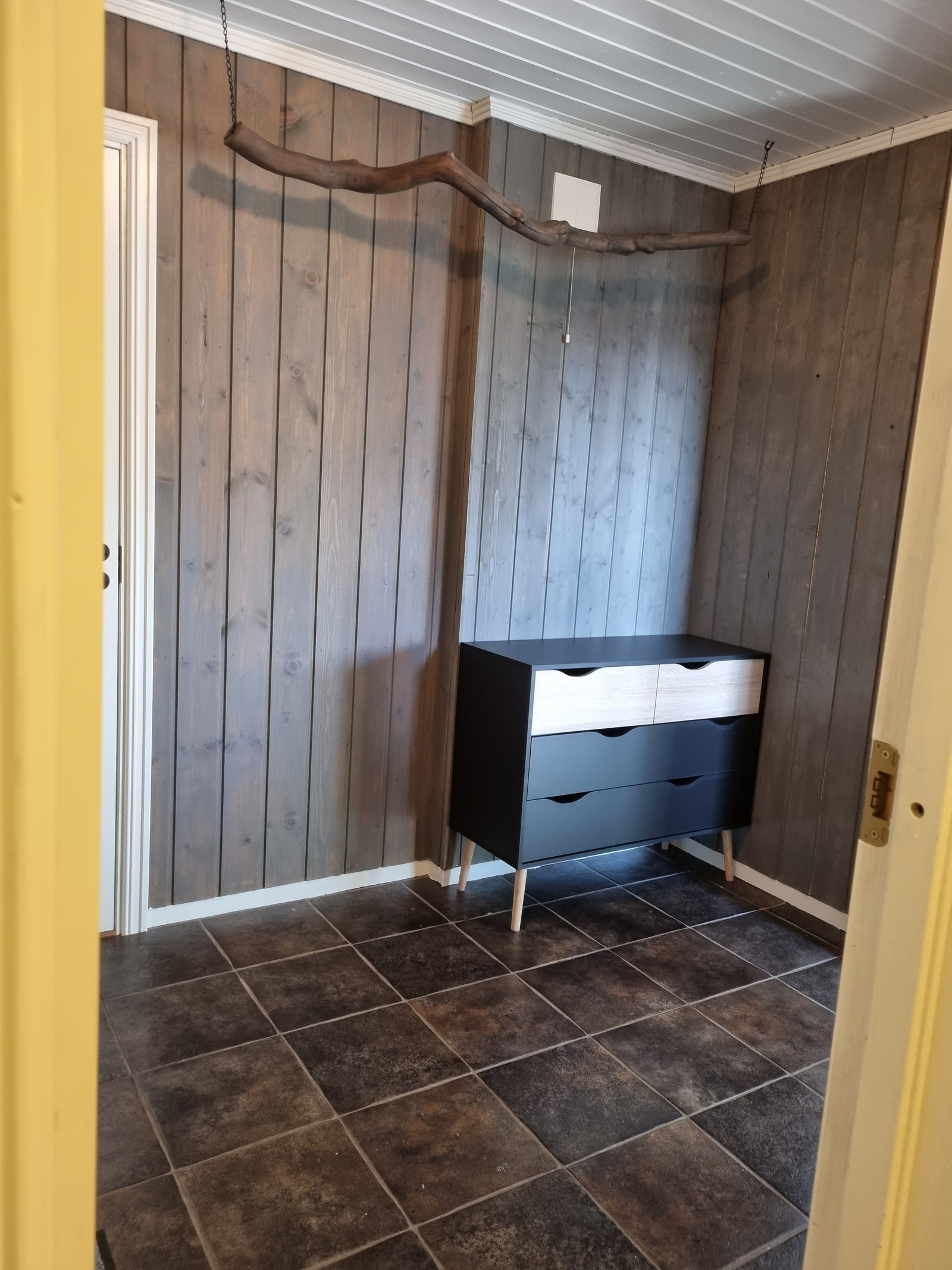 God plass i gangen, til yttertøy, skiutstyr eller andre ting. Galleribilde