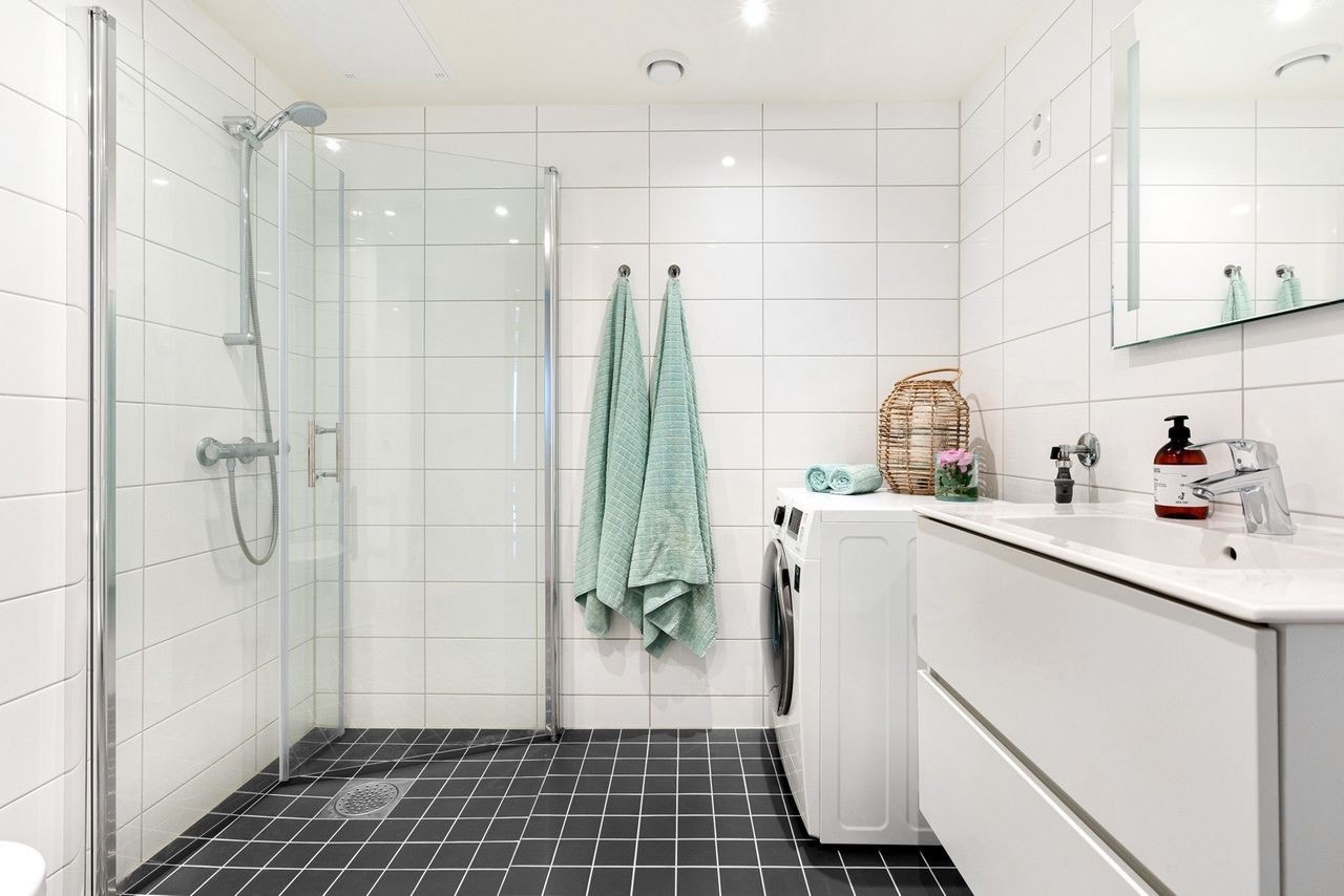 Pent, Flislagt bad Galleribilde