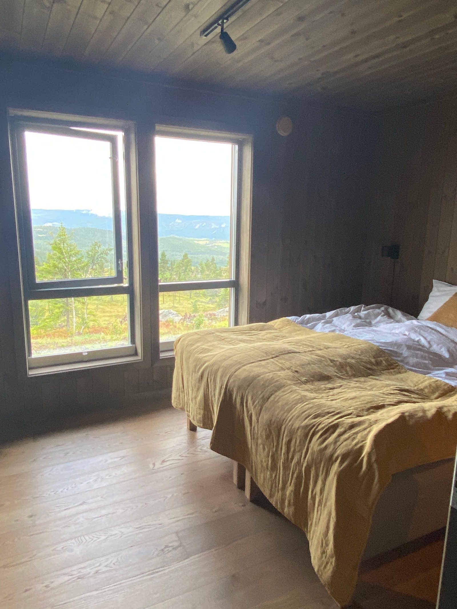 Soverom m/dobbeltseng Galleribilde