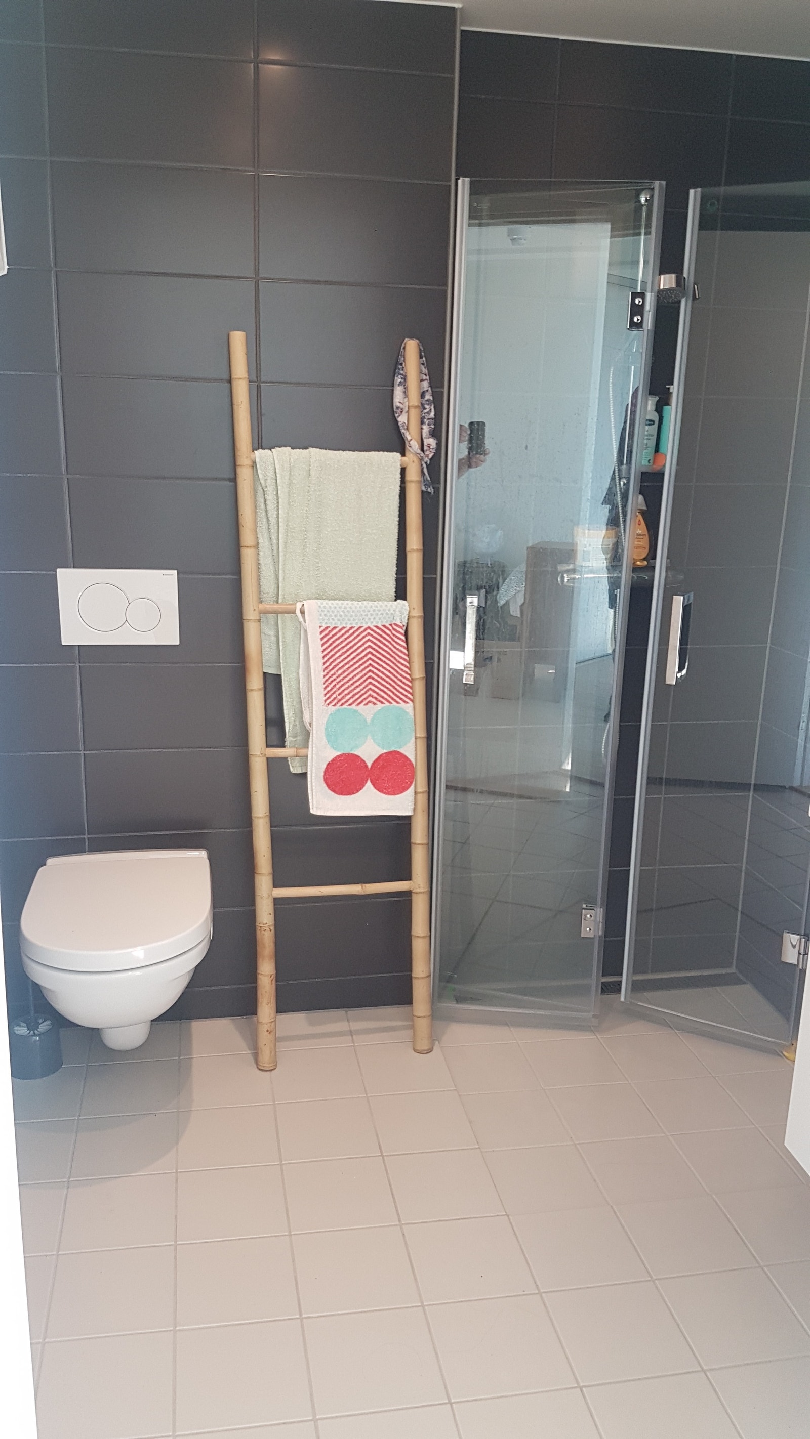 Stort bad med livsløpsstandard Galleribilde