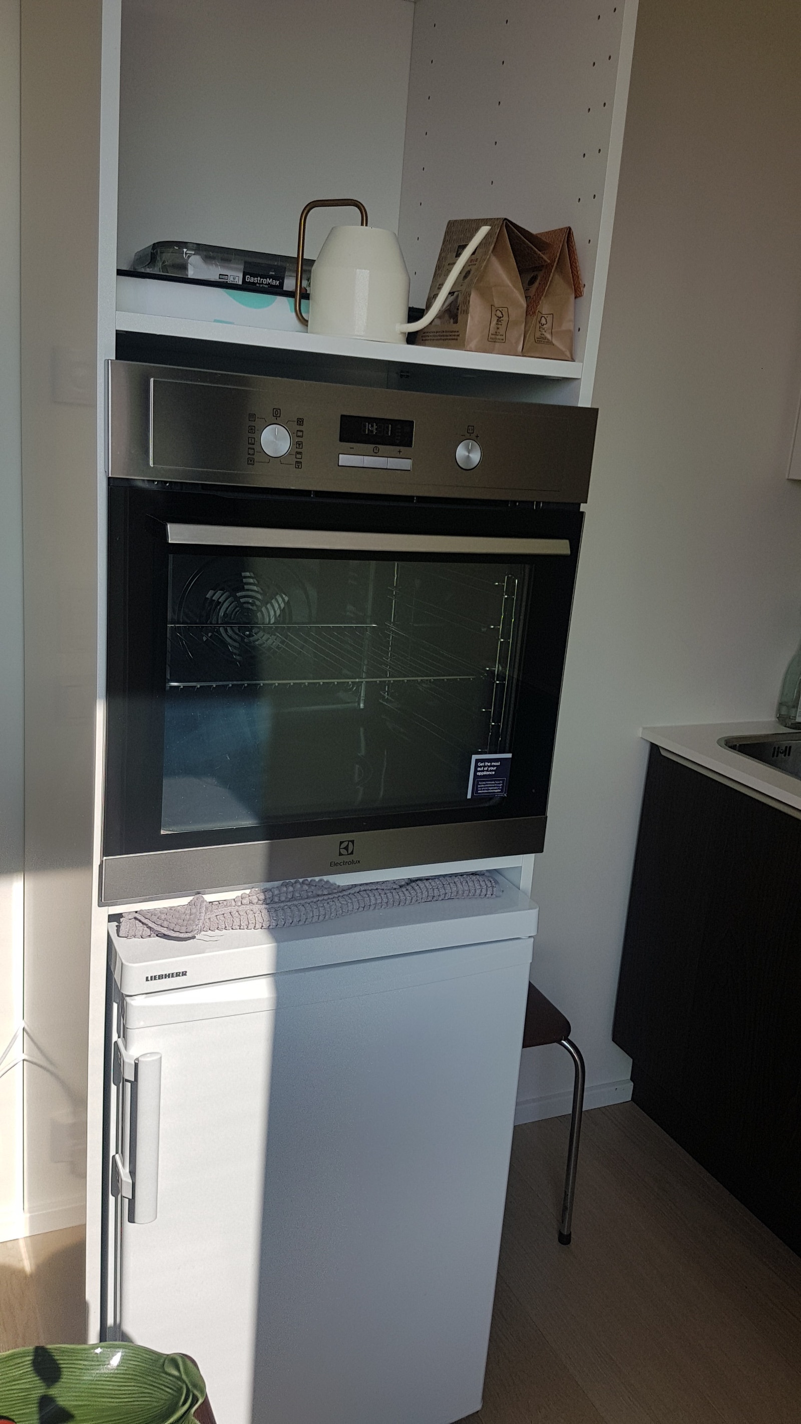 Høyskap med kjøleskap og stekovn Galleribilde