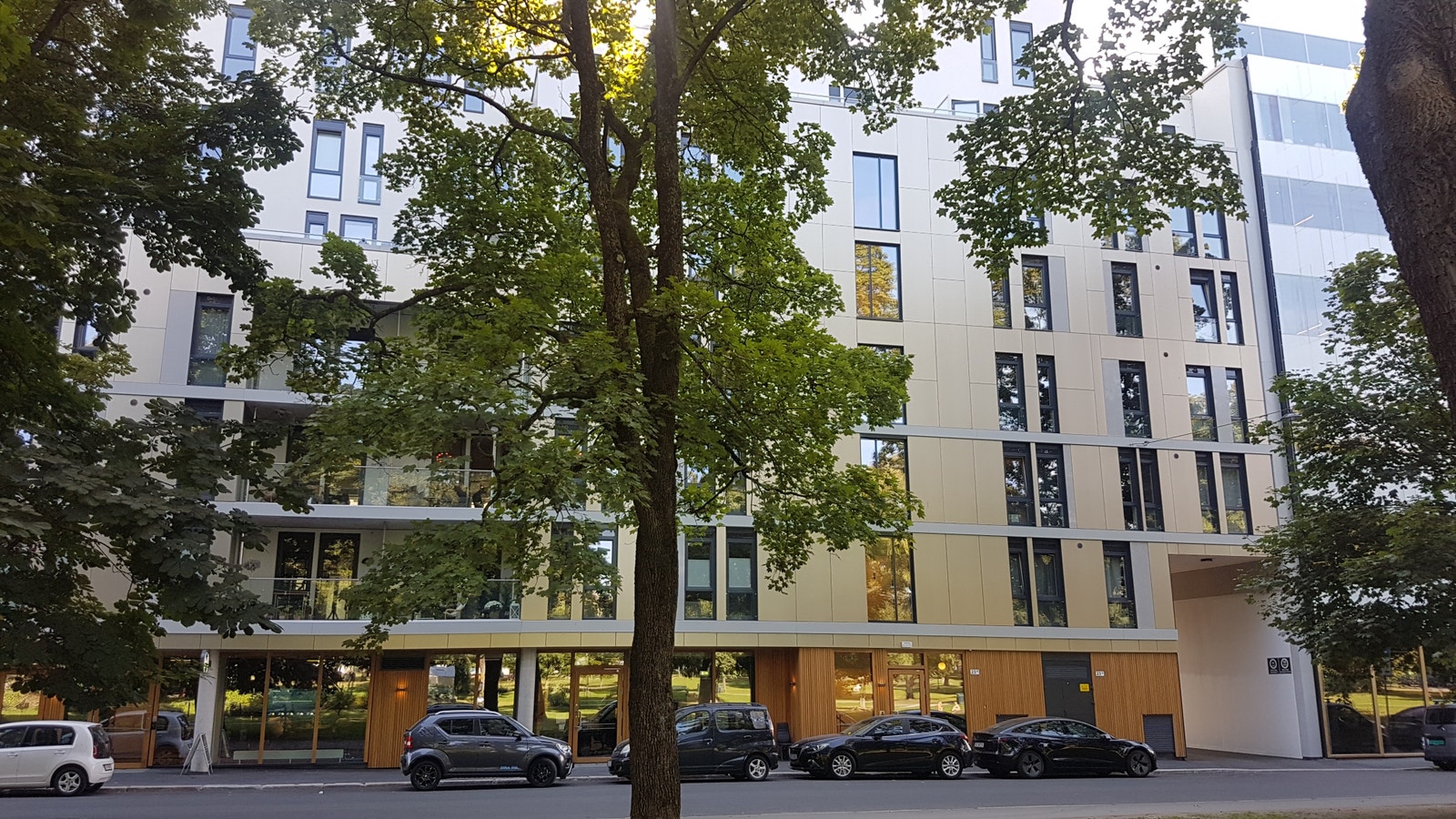 Flott fasade - sett fra Sofienbergparken Galleribilde